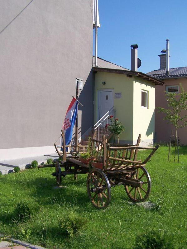 Guest House Ivac Inn Zagreb Airport Velika Gorica Εξωτερικό φωτογραφία